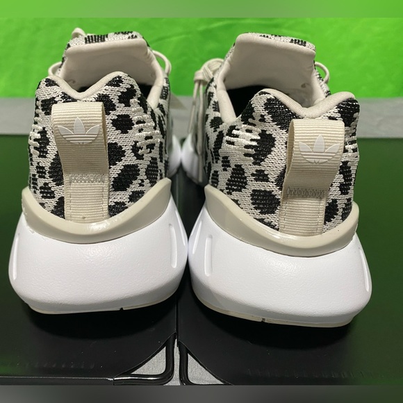 Women’s adidas swift run 22 polka dot size 7 youth women size 9 *BRAND NEW* - Picture 3 of 7